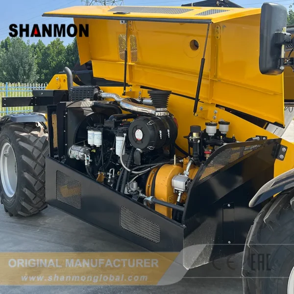 Shanmon 3511J telescopic handler, engine room