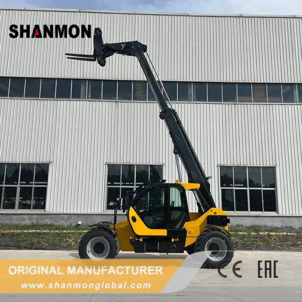 Shanmon 3507J Teleskoplader, Ansicht von links mit vollständig vertikal nach oben ausgefahrenem Ausleger